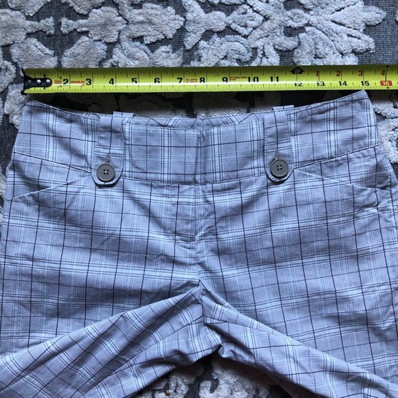 Express, Beige Plaid, Lightweight, Bermuda Shorts. Size 6 - Picture 5 of 7